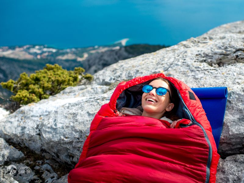 Decke, Sonnenbrille, Gesicht, Jacke, Mobiliar